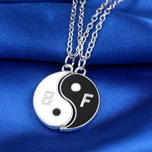 XIAOJINGLING 2017 New Style Fashion Friendship Broken Heart Parts 2 Best Friend Necklaces & Pendants Share With Your Friends